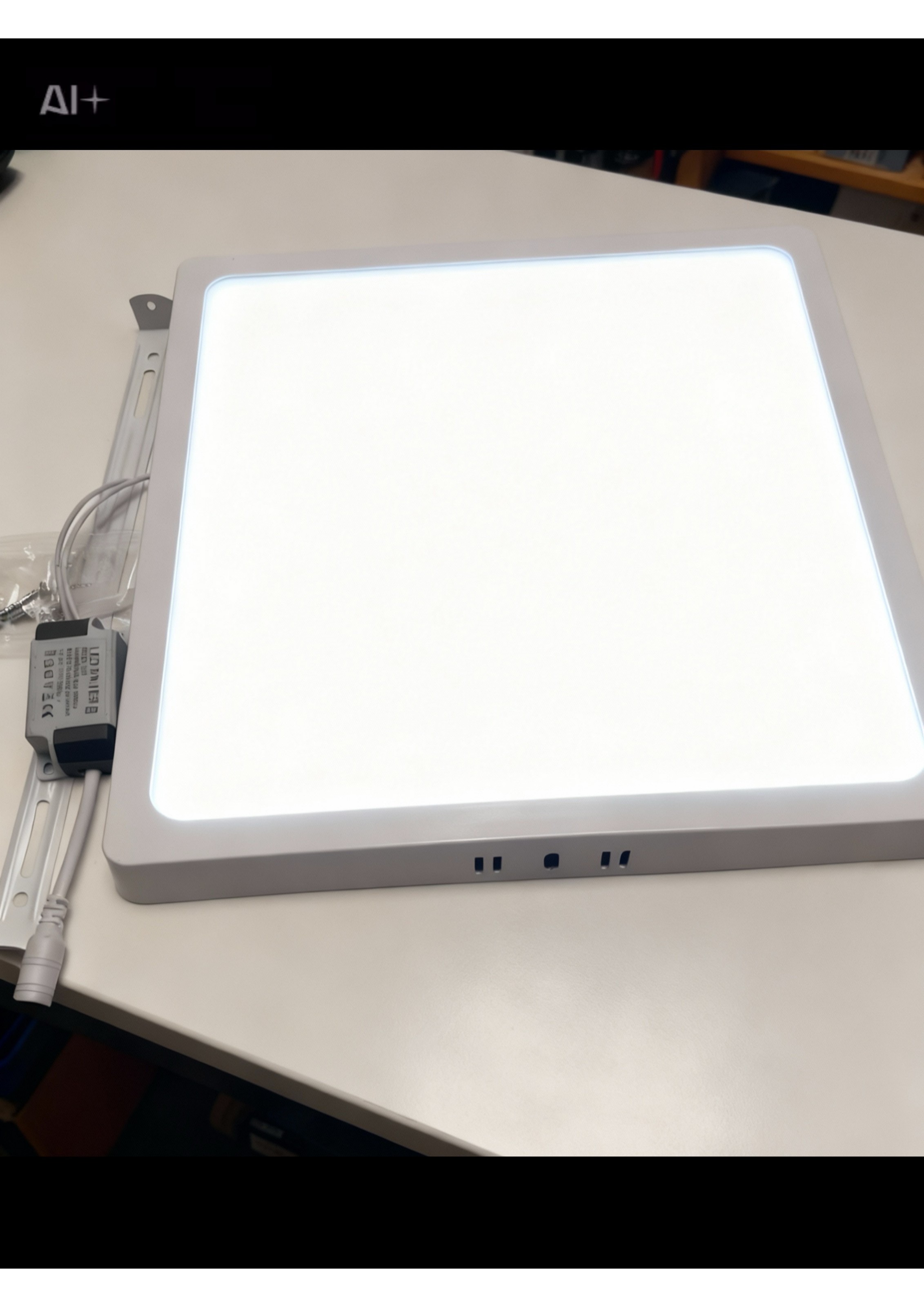 Panneau LED carré en saillie 48W — Watts Service Trading, matériel électrique Dakar Sénégal