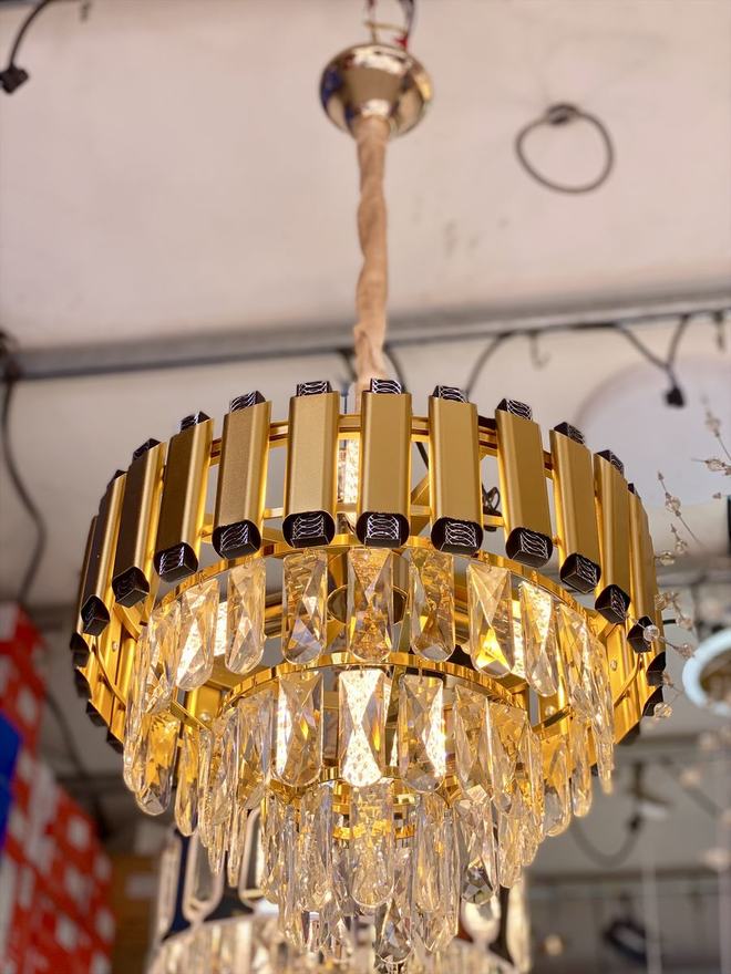Lustre doré à pampilles cristal verticales — Watts Service Trading, matériel électrique Dakar Sénégal