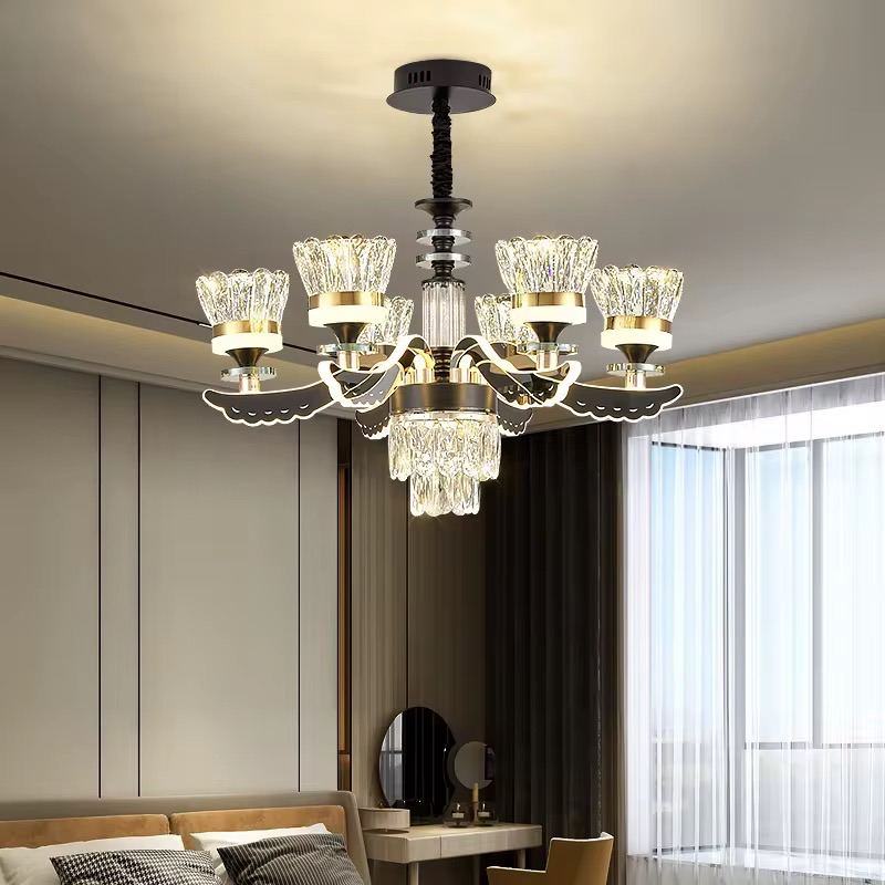 Lustre multi-bras cristal et doré pour chambre — Watts Service Trading, matériel électrique Dakar Sénégal